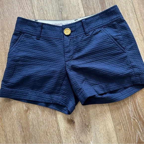 Lilly Pulitzer The Calahan Navy Textured Gold Button 100% Cotton Short Sz OO GUC - Picture 2 of 9